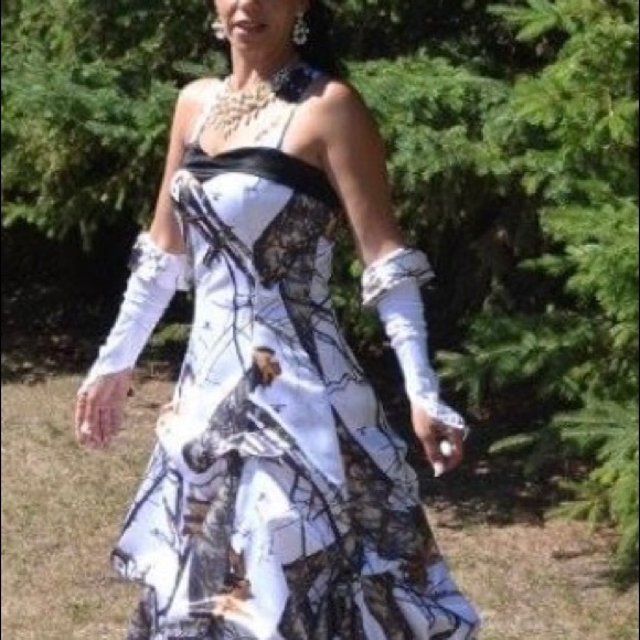Mossy Oak wedding / Graduation gown - Picture 2 of 3